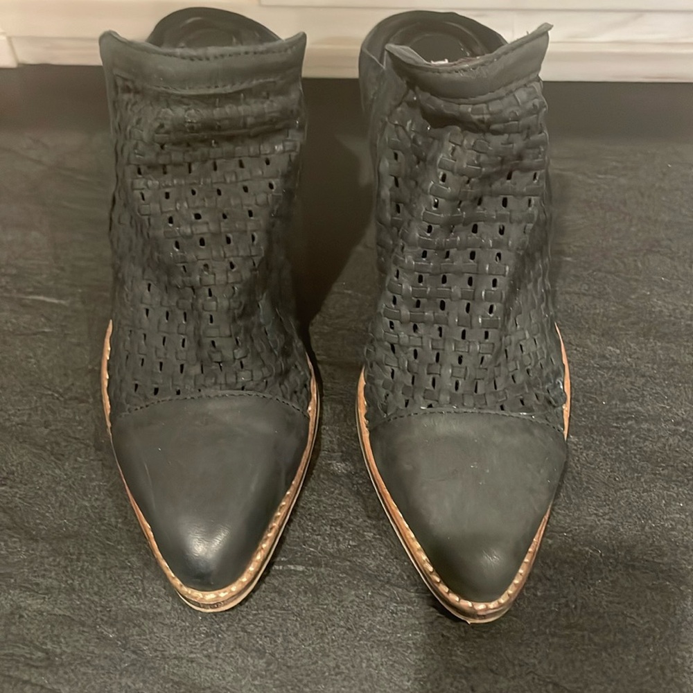 DIBA. True, Women’s black Slip-On Booties, Size 7.5